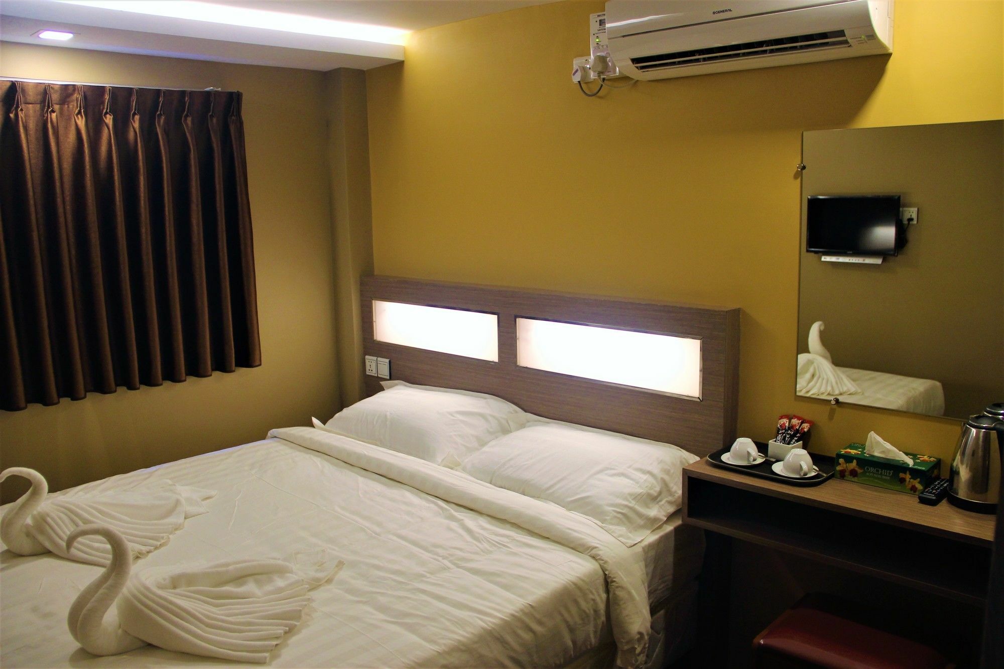 The Vibe Inn Янгон Экстерьер фото